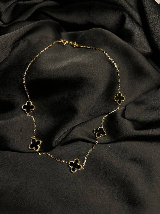 Collier  obscur